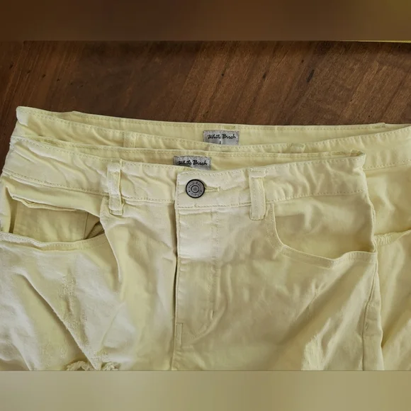 Mid-rise Yellow Distressed Shorts - Picture 10 of 10